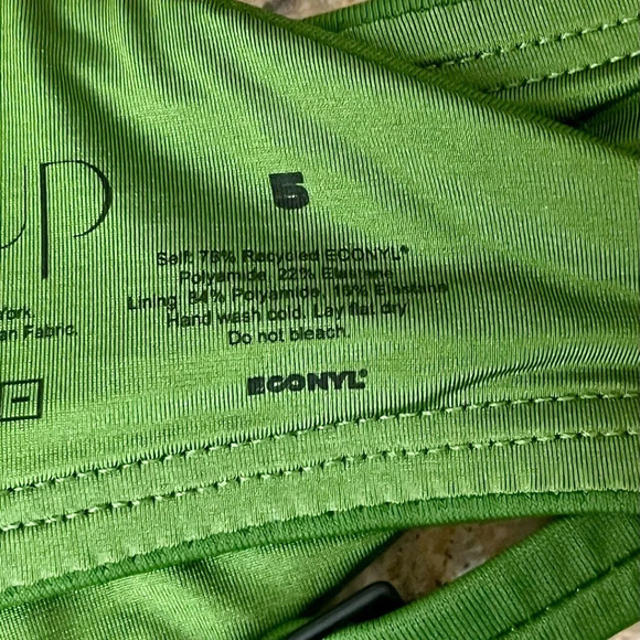 CUUP Green Satin BALCONETTE Wired Swim Top Beach Summer Cruise Vacation SZ 5 32D - Picture 6 of 8